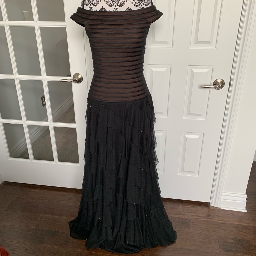 JS Collections sz 10 tiered ruffled asymetric beaded formal gown